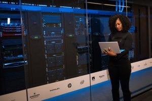 Moderan cloud hosting i web hosting server za brz i bezbedan sajt u 2026