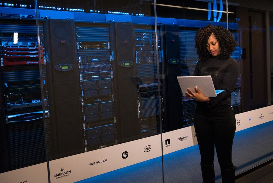Moderan cloud hosting i web hosting server za brz i bezbedan sajt u 2026