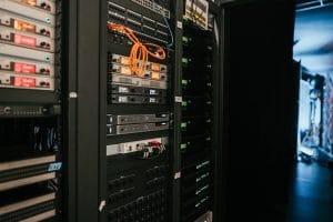 Usluge web hostinga koje omogućavaju postavljanje web sajtova na server